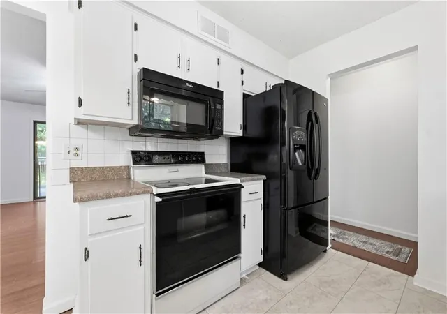 Photo 3 of Sale Pending at 2728 Nw Pembroke Pl, Blue Springs, MO 64015 | MLS# 2637130 | Listing updated on 2026-09-14