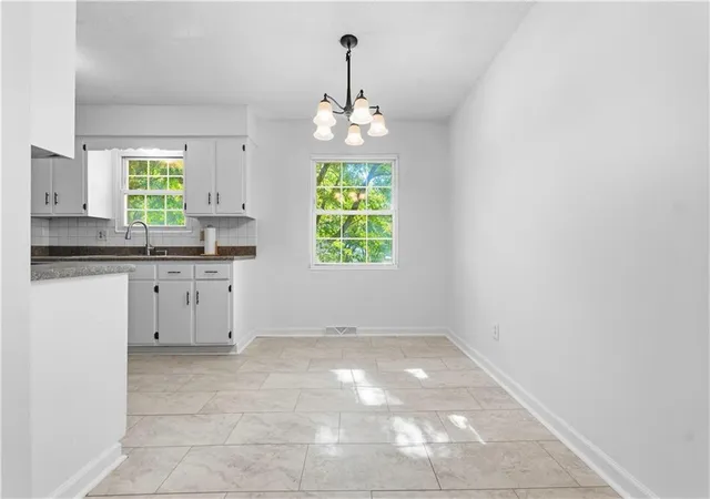 Photo 4 of Sale Pending at 2728 NW Pembroke Pl, Blue Springs, MO 64015 | MLS# 2637130 | Listing updated on 2026-09-14