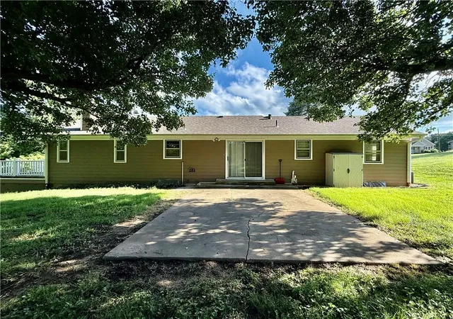 Photo 5 of Single family home for sale at 2307 Westminster Ln, Saint Joseph, MO 64503 | MLS# 2637134 | Listing updated on 2026-08-30