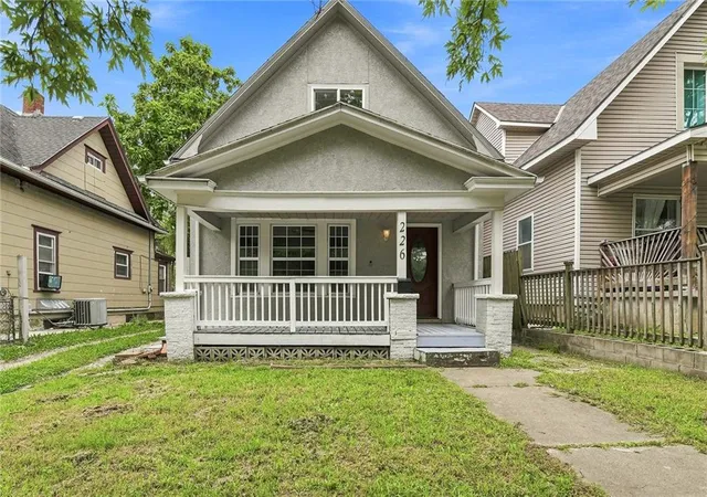 1st image of 226 S 11th St, Kansas City, KS 66102 | MLS# 2637138