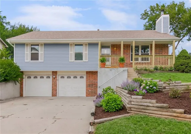 Photo 2 of Sale Pending at 449 Hithergreen Dr, Lansing, KS 66043 | MLS# 2637140 | Listing updated on 2026-10-01