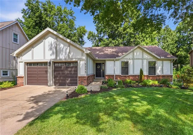 1st image of 15295 Newton Dr, Overland Park, KS 66223 | MLS# 2637142