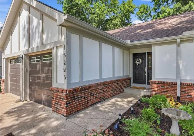 4th image of 15295 Newton Dr, Overland Park, KS 66223 | MLS# 2637142