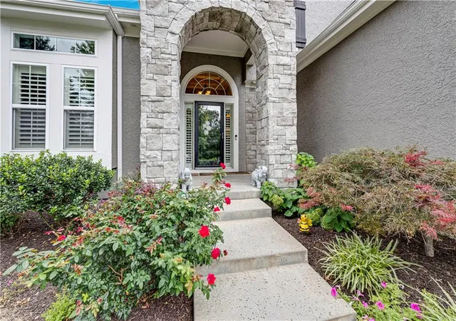 2nd image of 15704 Bond St, Overland Park, KS 66221 | MLS# 2637143