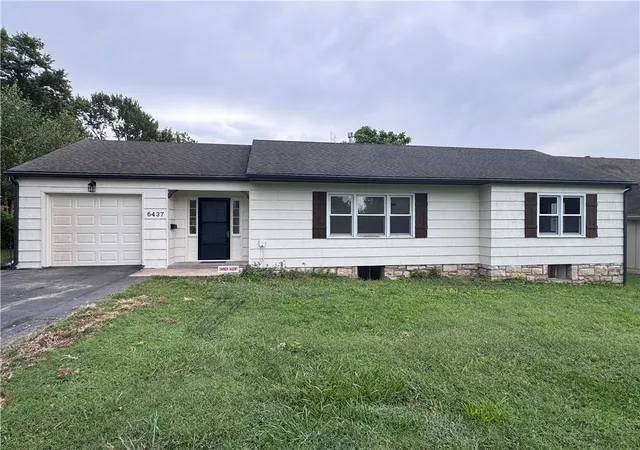 1st image of 6437 Craig St, Mission, KS 66202 | MLS# 2637145