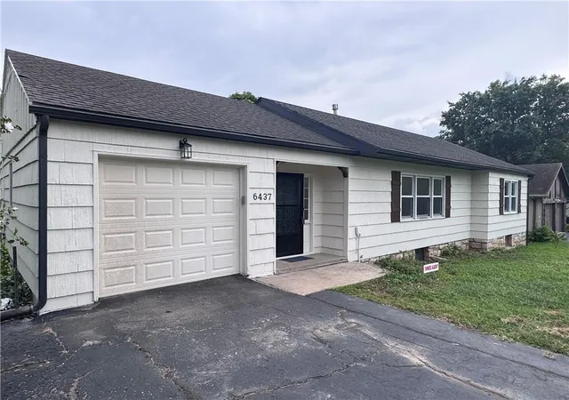 3rd image of 6437 Craig St, Mission, KS 66202 | MLS# 2637145