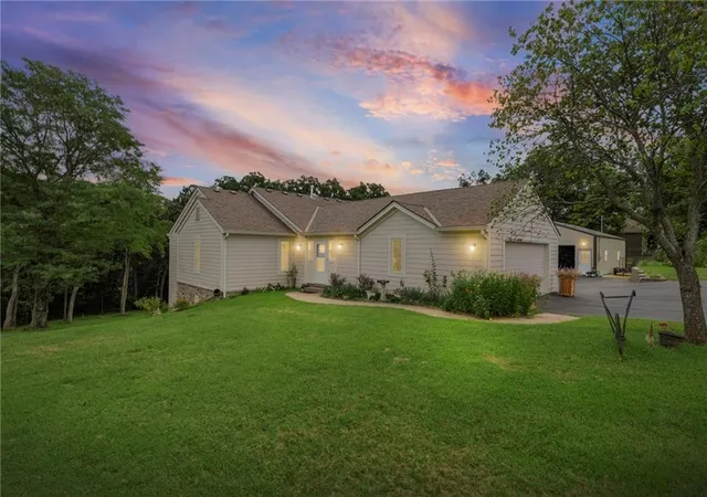2nd image of 32435 W 91St St, De Soto, KS 66018 | MLS# 2637146