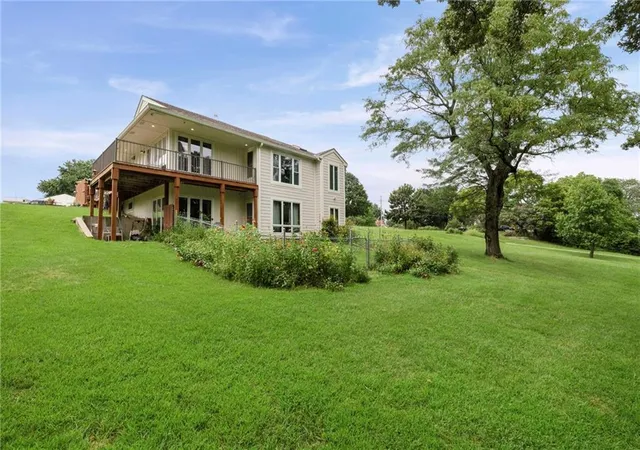 3rd image of 32435 W 91St St, De Soto, KS 66018 | MLS# 2637146