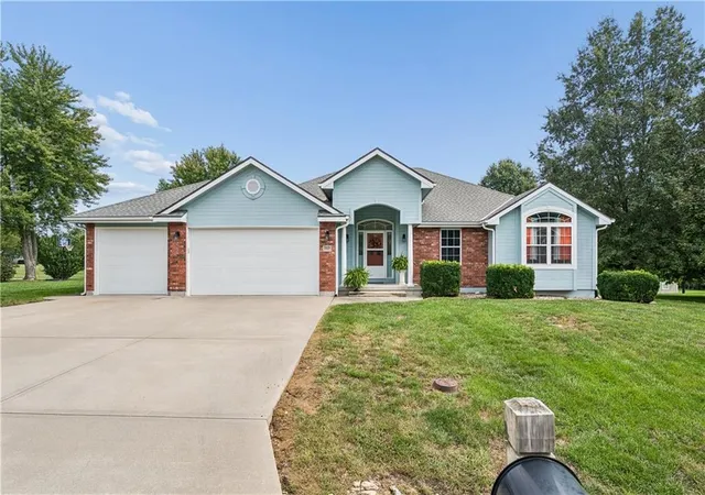 Single family home for sale at 1707 Lynn Rd, Excelsior Springs, MO 64024 | MLS# 2637148
