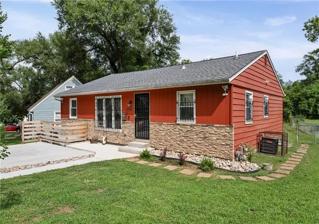 Photo 1 of Single family home for sale at 7101 Monroe Ave, Kansas City, MO 64132 | MLS# 2637150 | Listing updated on 2026-08-17
