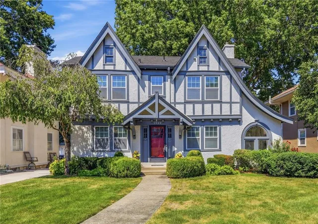 Photo 1 of Single family home for sale at 1020 W 71st Terrace, Kansas City, MO 64114 | MLS# 2637153 | Listing updated on 2026-10-02