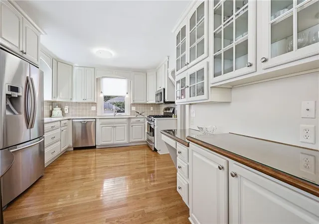 Photo 3 of Single family home for sale at 1020 W 71st Terrace, Kansas City, MO 64114 | MLS# 2637153 | Listing updated on 2026-10-02