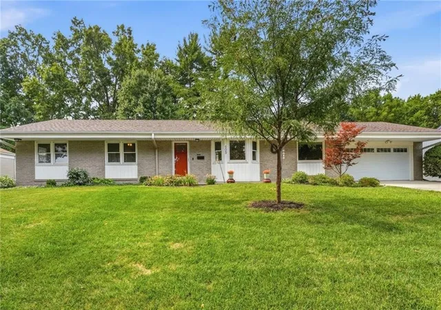 Photo 1 of Sale Pending at 605 W 96th Street, Kansas City, MO 64114 | MLS# 2637156 | Listing updated on 2026-08-29
