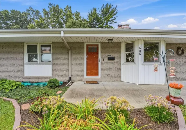 Photo 3 of Sale Pending at 605 W 96th Street, Kansas City, MO 64114 | MLS# 2637156 | Listing updated on 2026-08-29