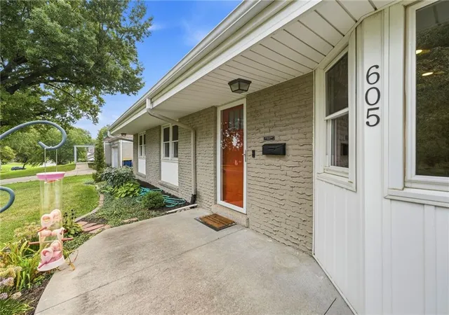 Photo 4 of Sale Pending at 605 W 96th Street, Kansas City, MO 64114 | MLS# 2637156 | Listing updated on 2026-08-29