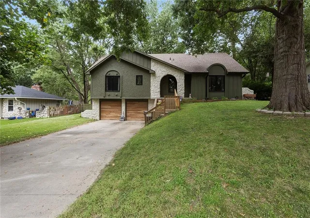 2nd image of 103 Ralph Dr, Lansing, KS 66043 | MLS# 2637157