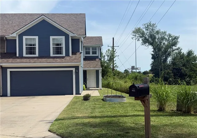 1st image of 625 E Spring Ave, Bonner Springs, KS 66012 | MLS# 2637164