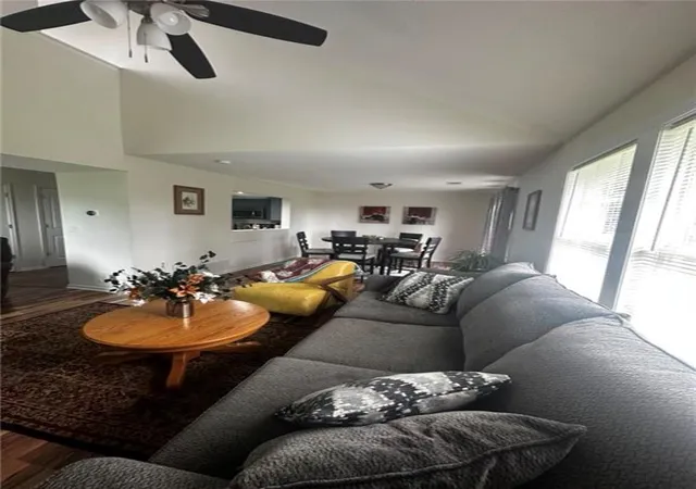 4th image of 625 E Spring Ave, Bonner Springs, KS 66012 | MLS# 2637164