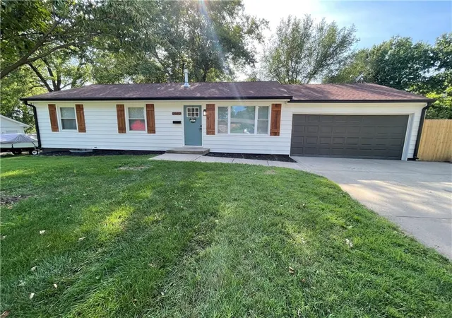Photo 1 of Single family home for sale at 2512 Queen Ridge Dr, Independence, MO 64055 | MLS# 2637170 | Listing updated on 2026-08-30
