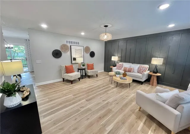 Photo 4 of Single family home for sale at 2512 Queen Ridge Dr, Independence, MO 64055 | MLS# 2637170 | Listing updated on 2026-10-03