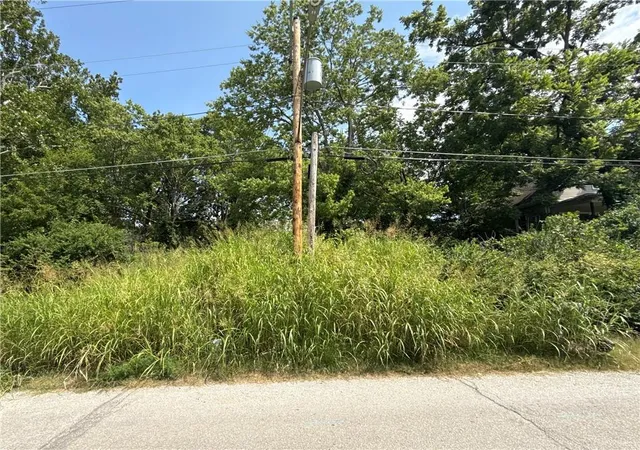 2nd image of 11328 E Lexington Ave, Sugar Creek, MO 64054 | MLS# 2637172
