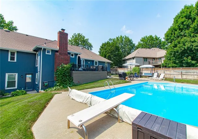 Photo 3 of Sale Pending at 3518 Sw Meyer Blvd, Blue Springs, MO 64015 | MLS# 2637174 | Listing updated on 2026-08-18