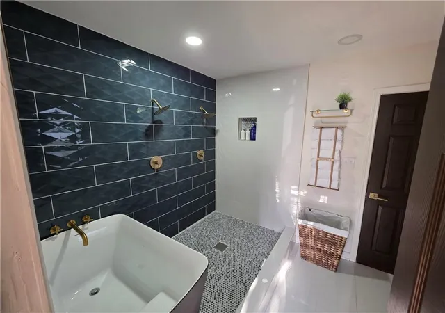 Photo 3 of Sale Pending at 342 N Oakley Ave, Kansas City, MO 64123 | MLS# 2637175 | Listing updated on 2026-10-20