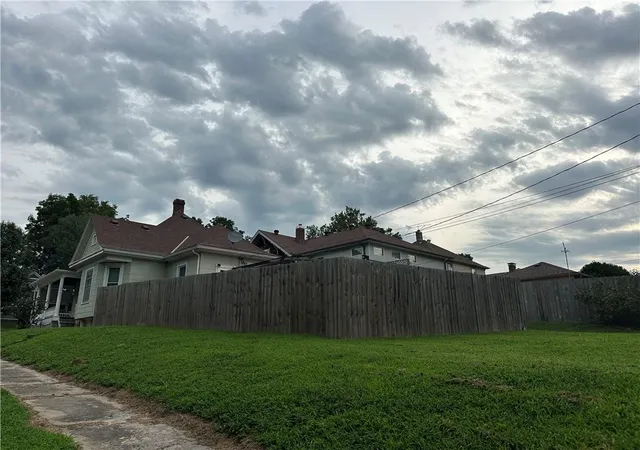 5th image of 1601 Bloom St, Lexington, MO 64067 | MLS# 2637187