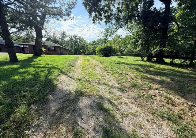 2nd image of 1304 N River Blvd, Independence, MO 64050 | MLS# 2637190
