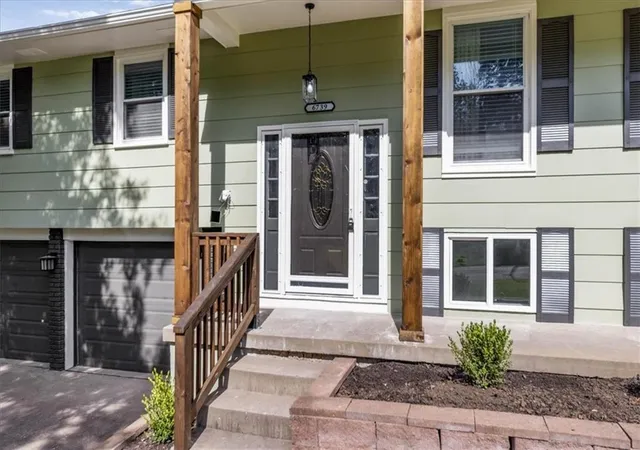 Photo 3 of Single family home for sale at 6739 Nw Hilldale Dr, Kansas City, MO 64151 | MLS# 2637194 | Listing updated on 2026-09-22