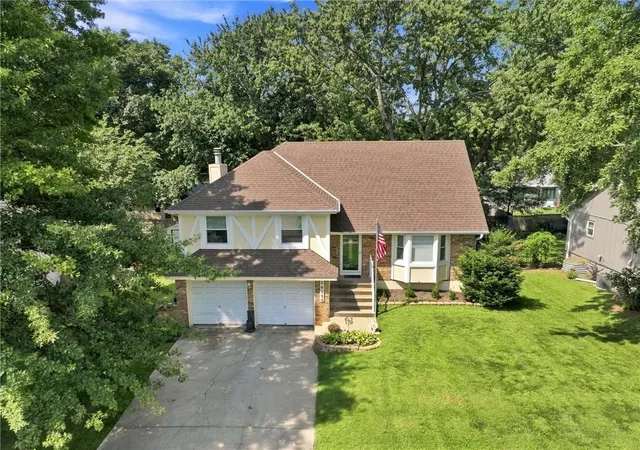 1st image of 14224 S Cottonwood Dr, Olathe, KS 66062 | MLS# 2637200