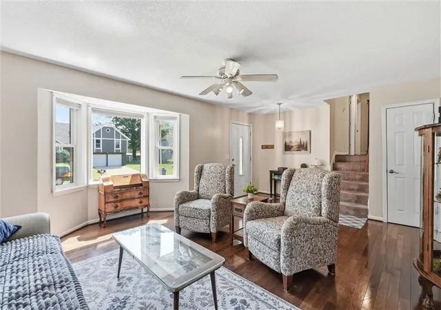 2nd image of 14224 S Cottonwood Dr, Olathe, KS 66062 | MLS# 2637200