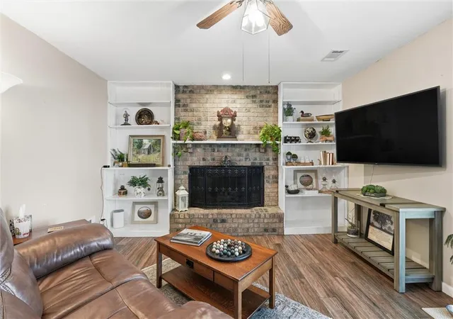 4th image of 14224 S Cottonwood Dr, Olathe, KS 66062 | MLS# 2637200