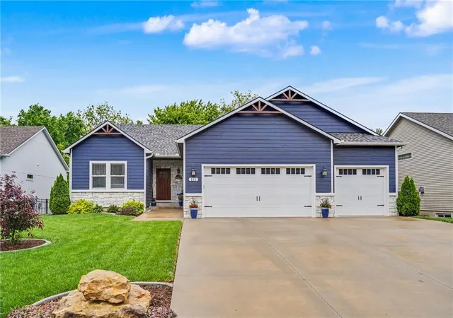 1st image of 113 Hillside Dr, Baldwin City, KS 66006 | MLS# 2637205