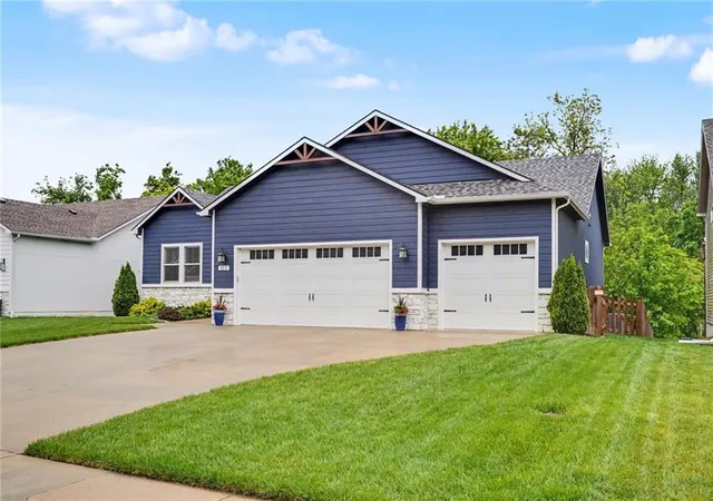 2nd image of 113 Hillside Dr, Baldwin City, KS 66006 | MLS# 2637205