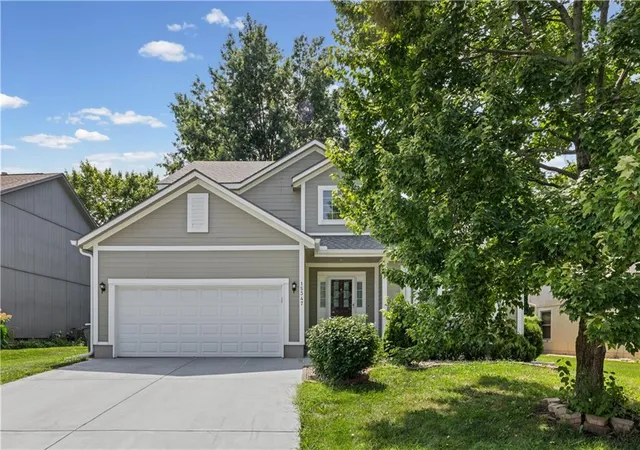 2nd image of 15347 W 149th Ter, Olathe, KS 66062 | MLS# 2637206