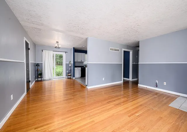 Photo 4 of Sale Pending at 2926 N 64th Terrace, Kansas City, KS 66104 | MLS# 2637211 | Listing updated on 2026-09-02