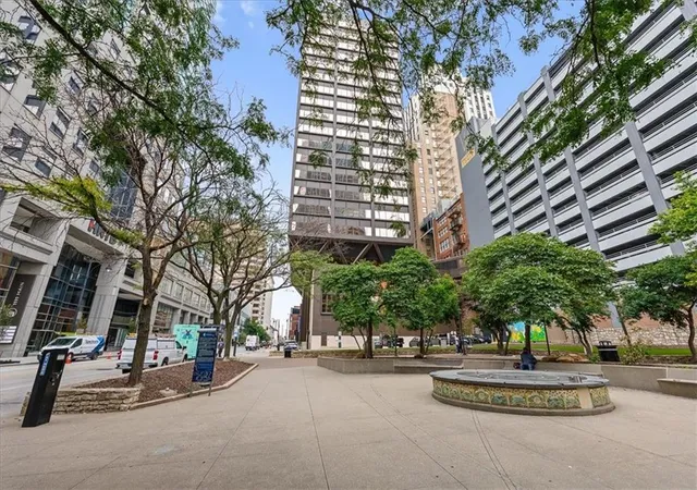 2nd image of 1101 Walnut St, Kansas City, MO 64106