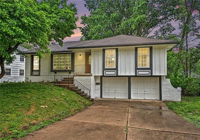 Photo 1 of Single family home for sale at 6111 E 108th Terrace, Kansas City, MO 64134 | MLS# 2637219 | Listing updated on 2026-08-25