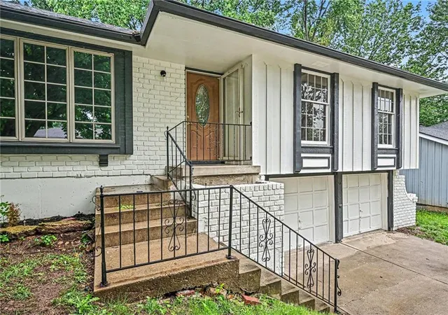 Photo 3 of Single family home for sale at 6111 E 108th Terrace, Kansas City, MO 64134 | MLS# 2637219 | Listing updated on 2026-08-25