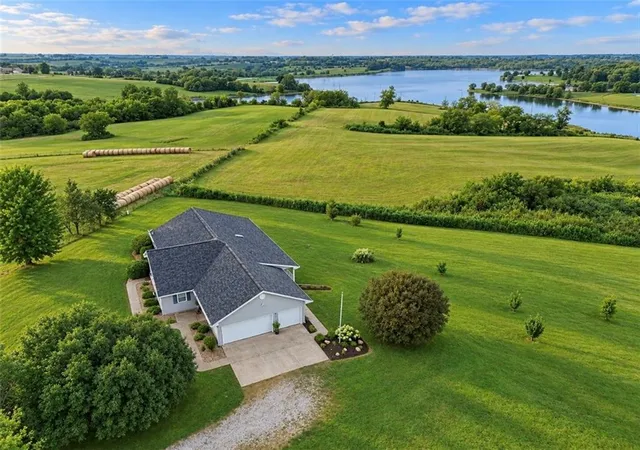 3rd image of 25651 Liberty Rd, Maryville, MO 64468 | MLS# 2637220