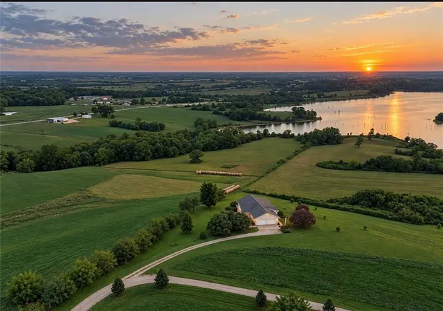 5th image of 25651 Liberty Rd, Maryville, MO 64468 | MLS# 2637220