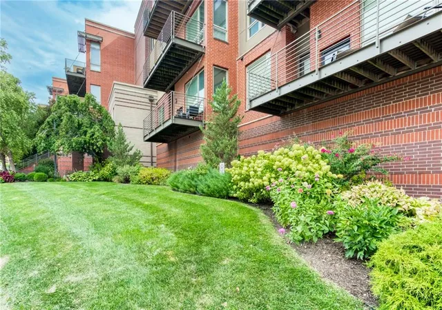 27th image of 4521 Wornall Rd #210, Kansas City, MO 64111 | MLS# 2637224
