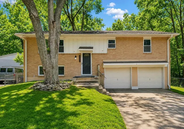 1st image of 6534 Nw Hamer Dr, Kansas City, MO 64118 | MLS# 2637226