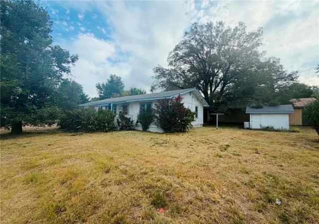 3rd image of 310 N 4Th Ave, Columbus, KS 66725 | MLS# 2637230