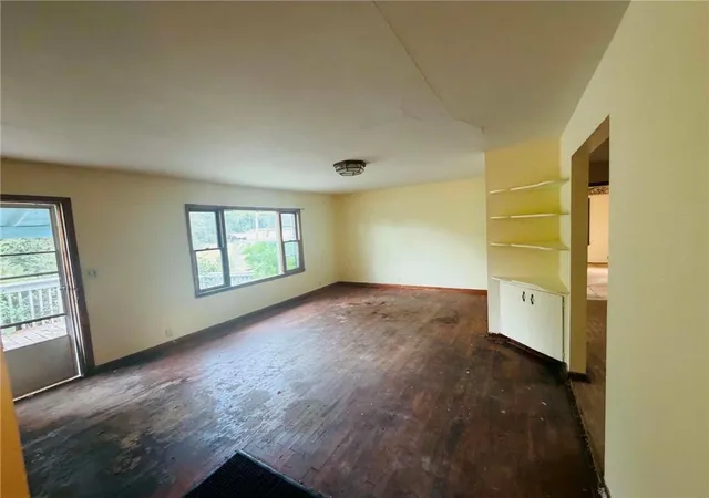 4th image of 310 N 4Th Ave, Columbus, KS 66725 | MLS# 2637230