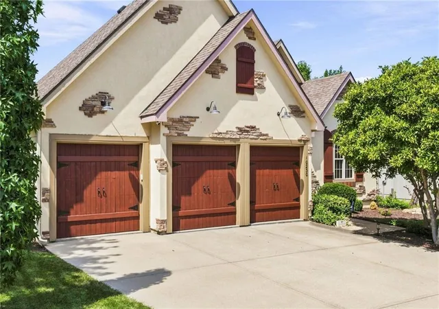 1st image of 10230 Marion St, Lenexa, KS 66220 | MLS# 2637234