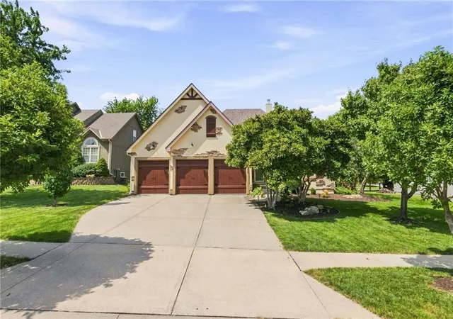 2nd image of 10230 Marion St, Lenexa, KS 66220 | MLS# 2637234