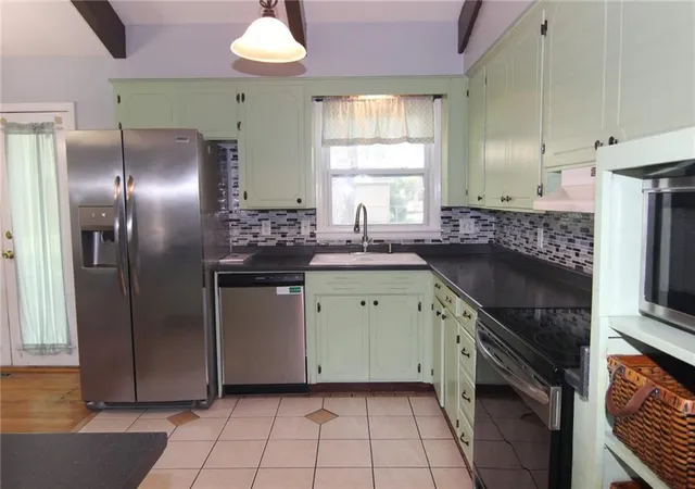 Photo 4 of Sale Pending at 7104 Melrose Ln, Shawnee, KS 66203 | MLS# 2637236 | Listing updated on 2026-09-24