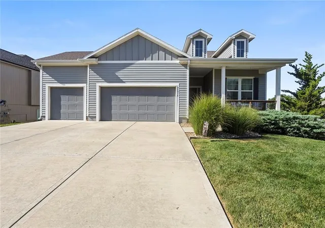2nd image of 24814 W 144th Ter, Olathe, KS 66061 | MLS# 2637238